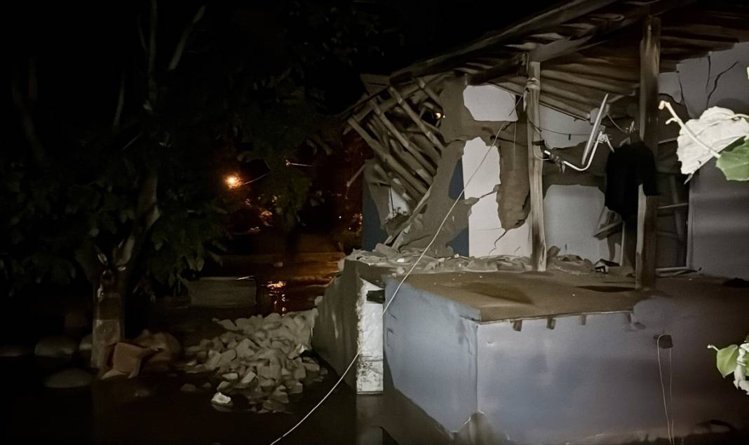 Sel felaketi yaşayan ilimizde 1 ev çöktü 10